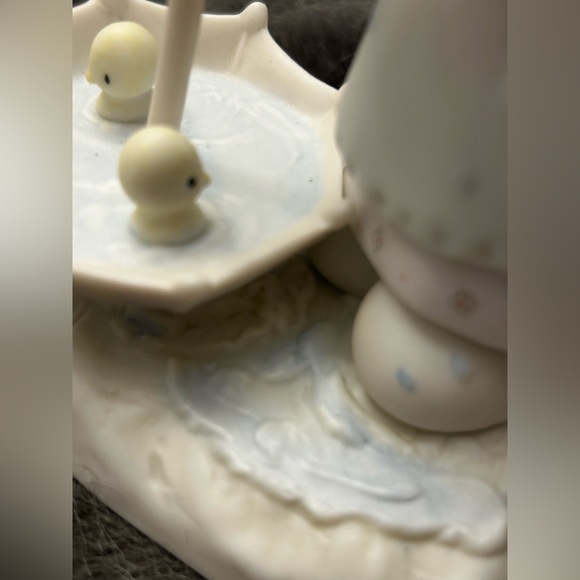 Precious Moments Girl w/ Umbrella and Chicks “Let Love Reign” 1982 - Picture 10 of 10